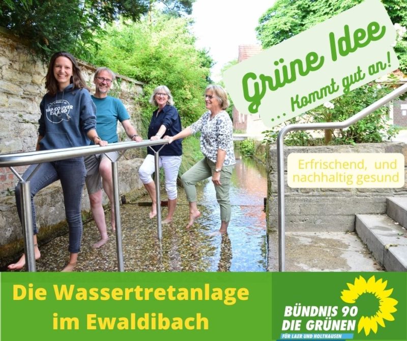 Gruppe beim Wassertreten im Ewaldibach in Laer
